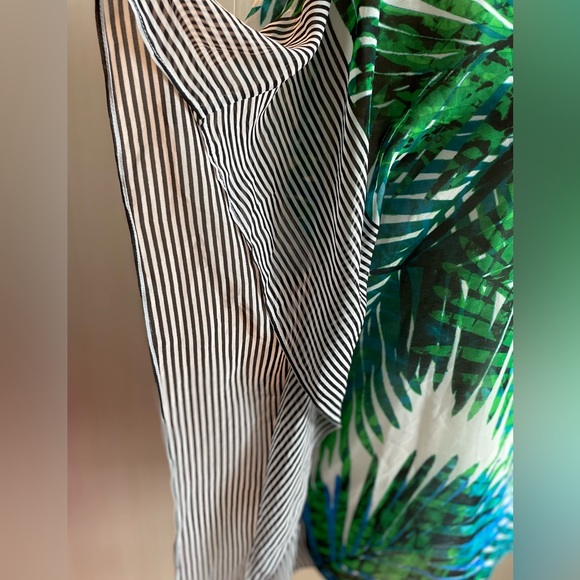 Calvin Klein blouse size Large. Tropical print with flowing fabric NWT. - Picture 6 of 8